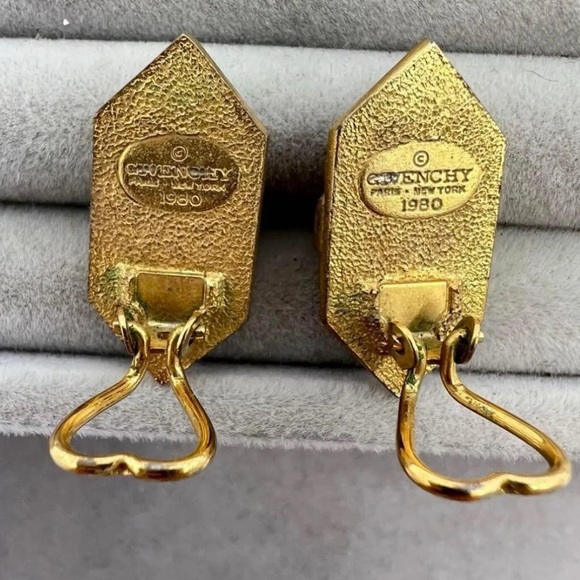 Givenchy Vintage G Logo Gold Clip-on Earrings - Picture 7 of 8